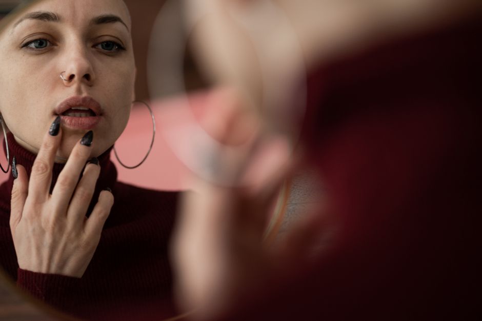 How Do I Choose Earrings for Sensitive Ears?