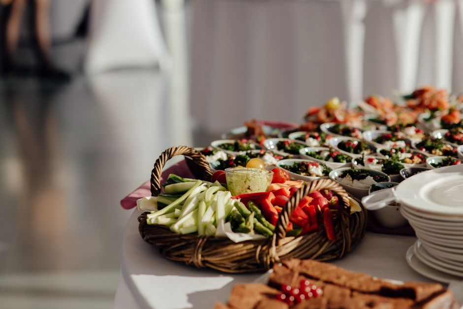 How Should I Choose, Size, and Serve Finger Foods for a Party?