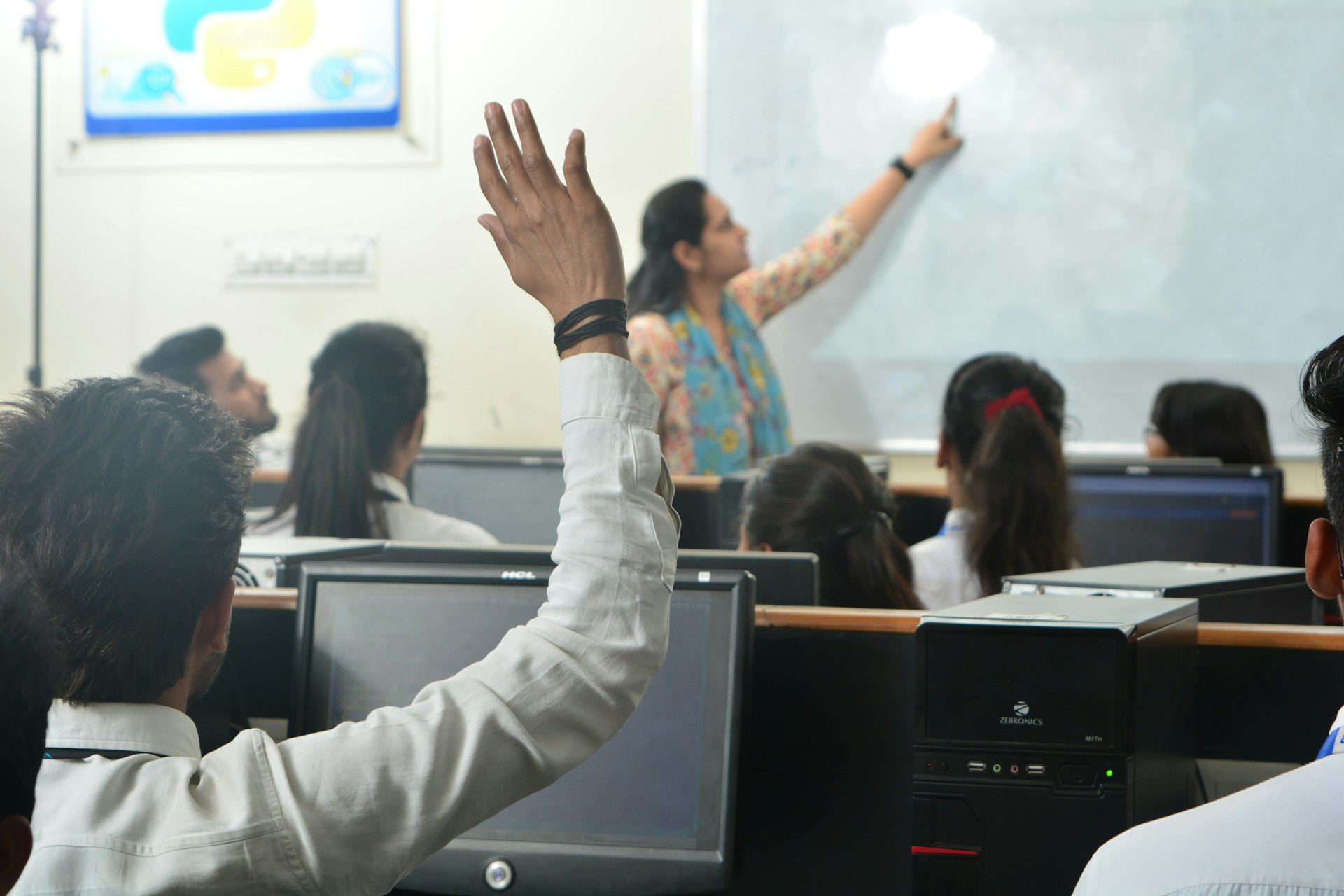 Maximizing Student Engagement in Hybrid Classrooms: Proven Strategies and Practical Solutions